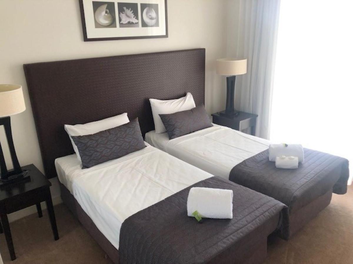 Grand Mercure Allegra Hervey Bay Eksteriør bilde A bedroom at the hotel