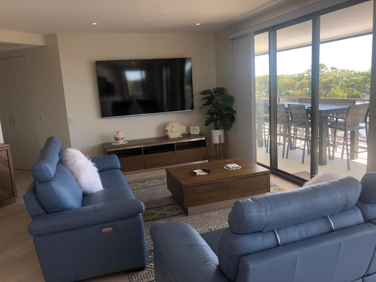 Grand Mercure Allegra Hervey Bay Eksteriør bilde Living room at the Ritz-Carlton, South Beach