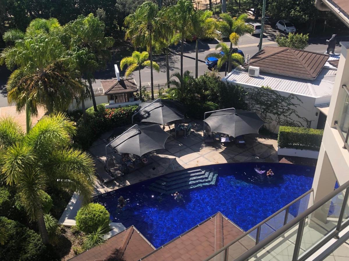 Grand Mercure Allegra Hervey Bay Eksteriør bilde The pool at the hotel