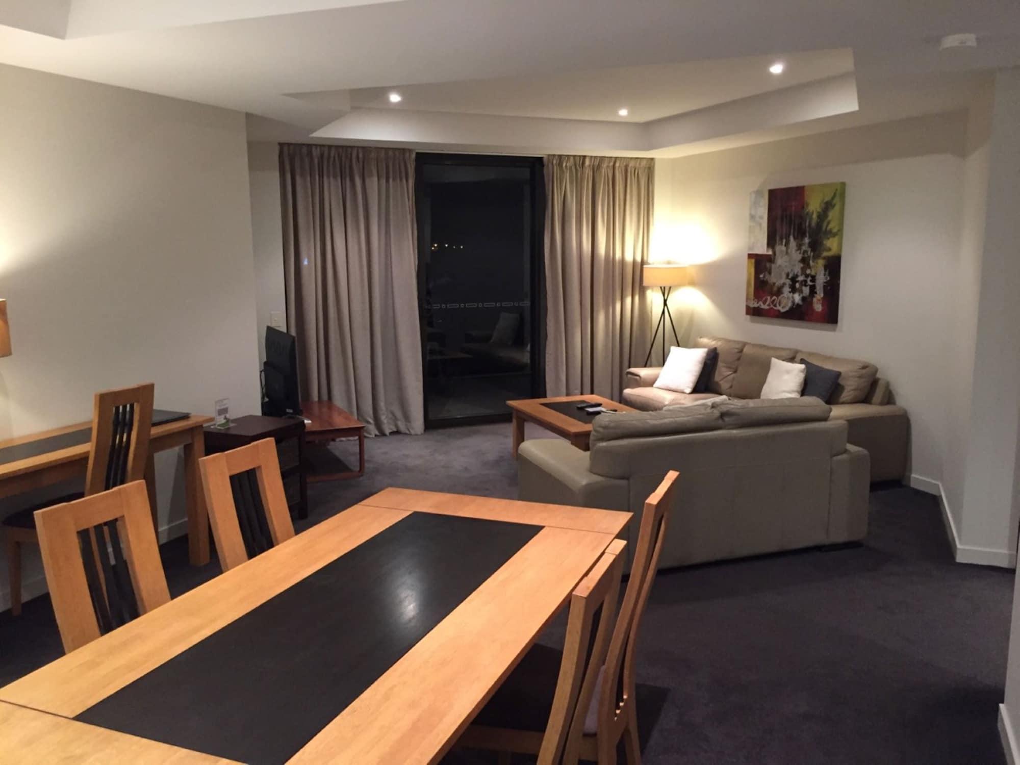 Grand Mercure Allegra Hervey Bay Eksteriør bilde A typical apartment at the hotel