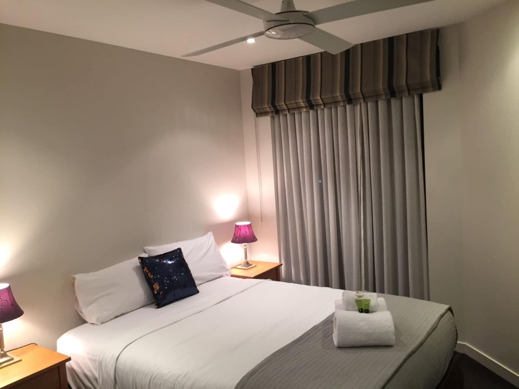 Grand Mercure Allegra Hervey Bay Eksteriør bilde A bedroom at the hotel