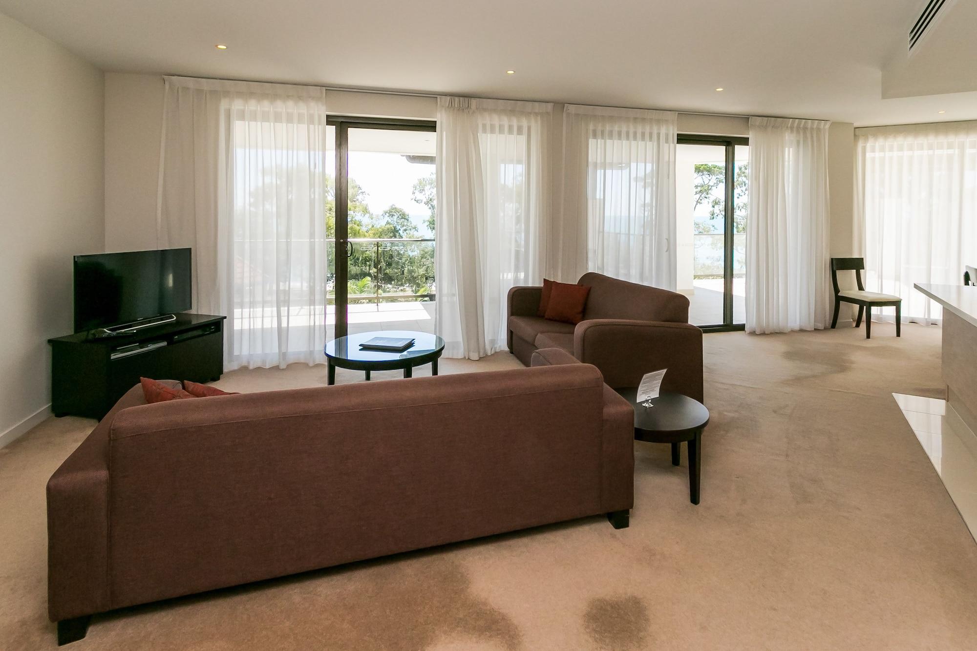 Grand Mercure Allegra Hervey Bay Eksteriør bilde A living room