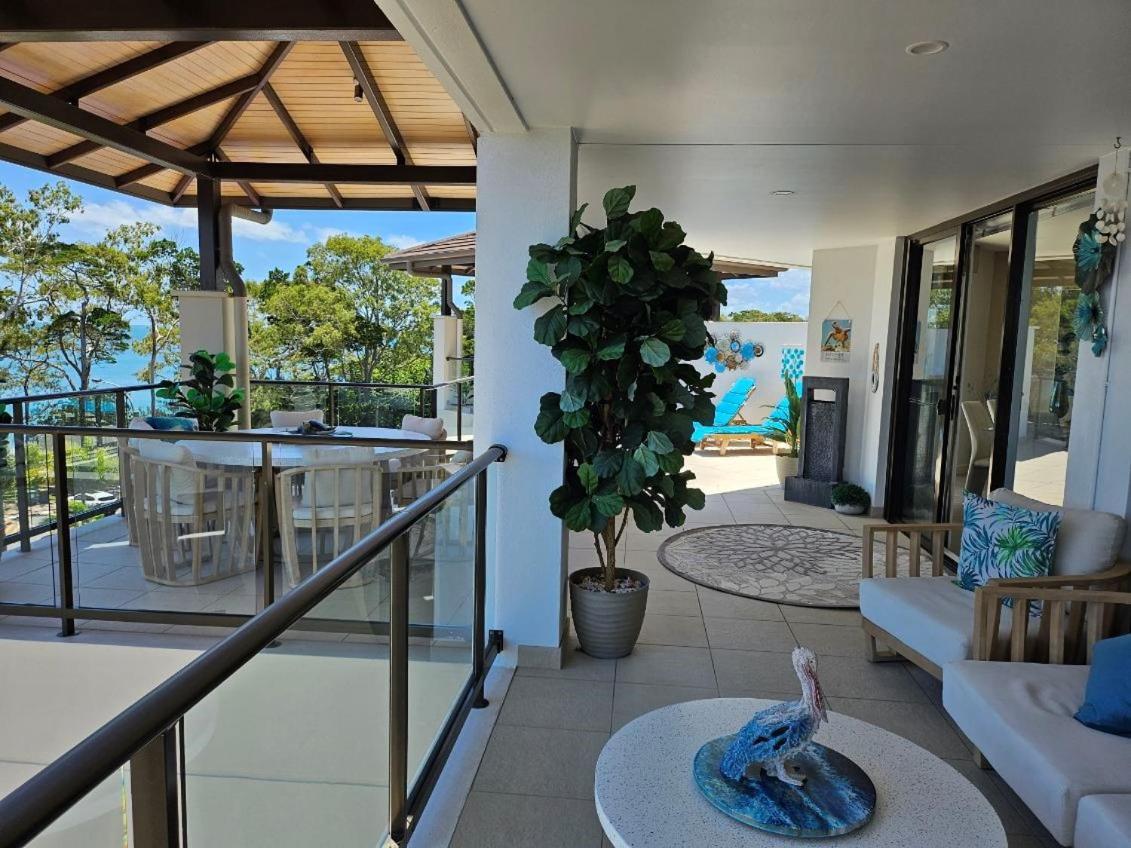 Grand Mercure Allegra Hervey Bay Eksteriør bilde A balcony at the Ritz-Carlton, Laguna Beach