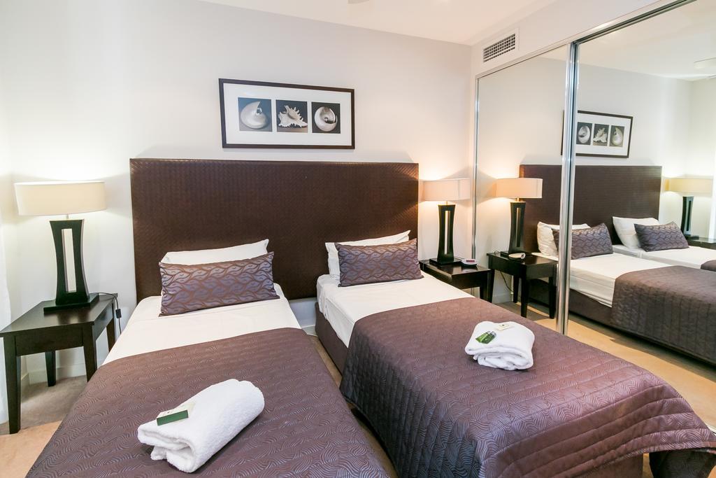 Grand Mercure Allegra Hervey Bay Eksteriør bilde A bedroom at the hotel