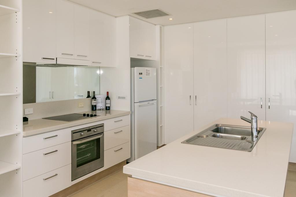 Grand Mercure Allegra Hervey Bay Eksteriør bilde A modern Australian kitchen