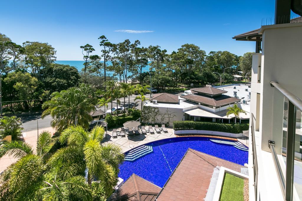 Grand Mercure Allegra Hervey Bay Eksteriør bilde View of the pool at the Mantra on Saltwater Island