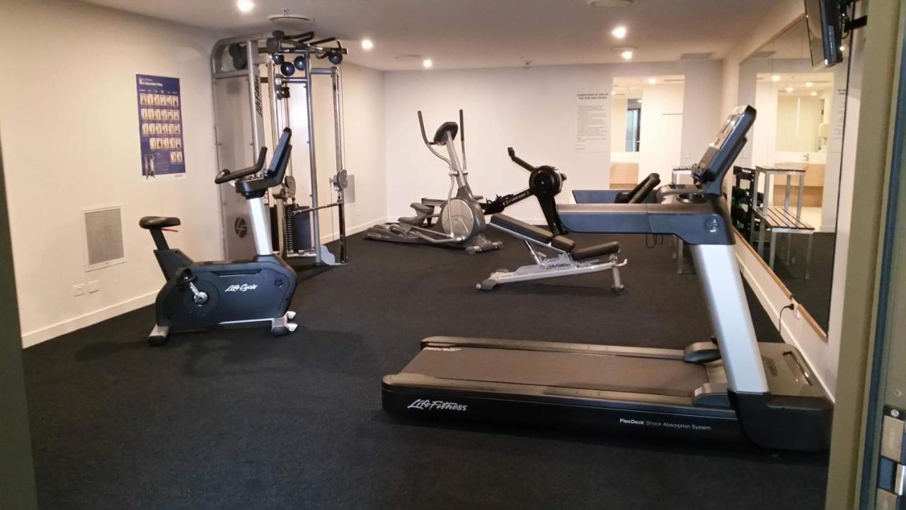 Grand Mercure Allegra Hervey Bay Eksteriør bilde A typical gym