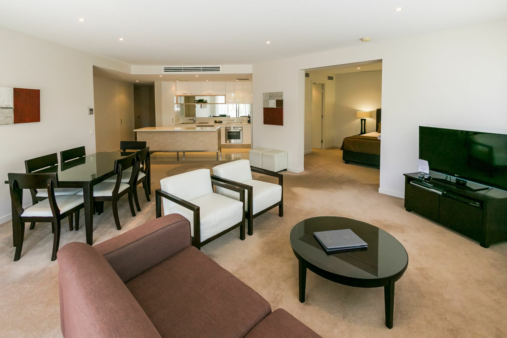 Grand Mercure Allegra Hervey Bay Eksteriør bilde A typical apartment at the hotel