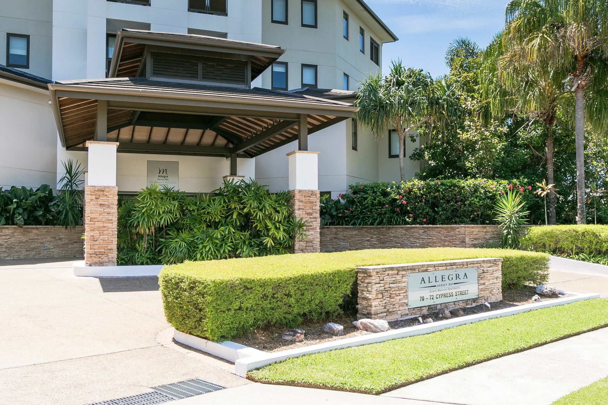 Grand Mercure Allegra Hervey Bay Eksteriør bilde Entrance to the building