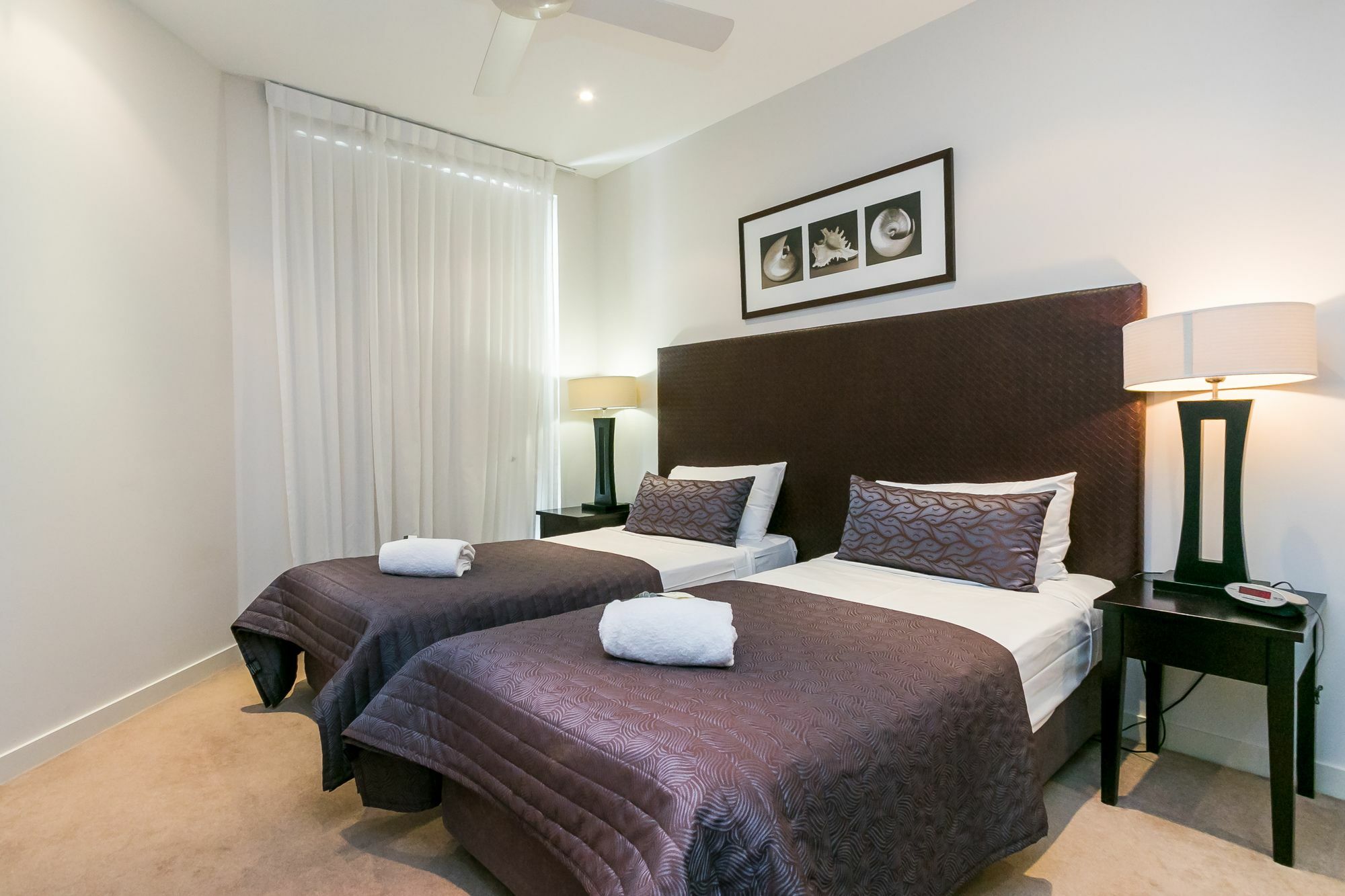 Grand Mercure Allegra Hervey Bay Eksteriør bilde A bedroom at the Mantra on Broadbeach