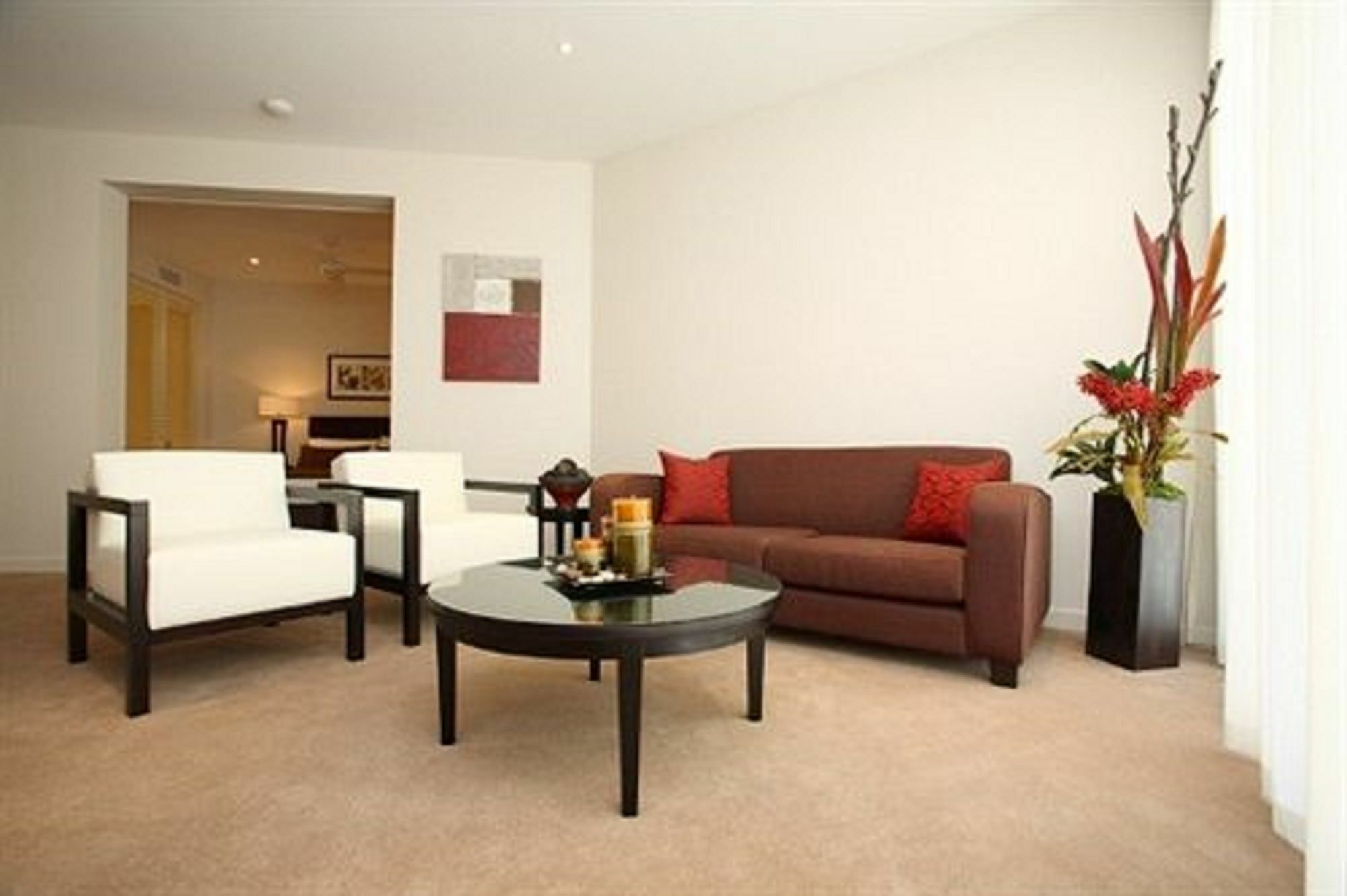 Grand Mercure Allegra Hervey Bay Eksteriør bilde A living room with carpet